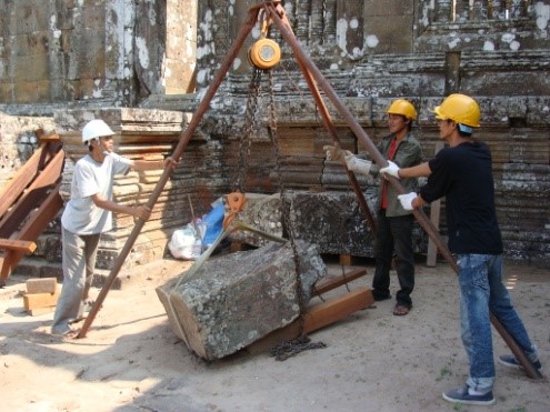 Stone sculpture arrangement and safety